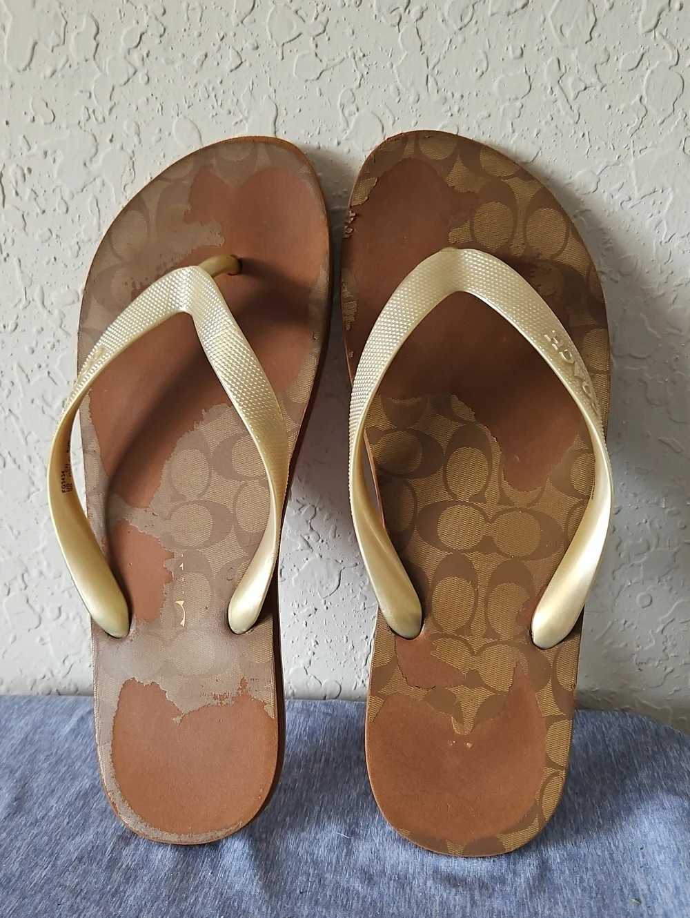 Coach Women’s Flip Flop Sandals Size 9